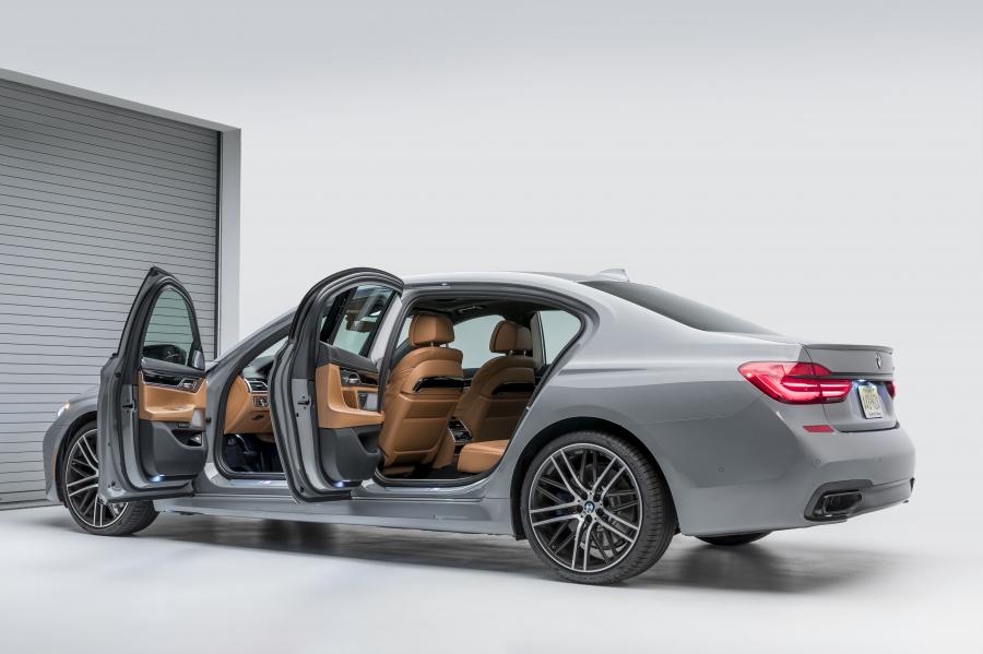  BMW 750i xDrive M Sport (G11) 2016 года  (NA) (фото 7 из 47)